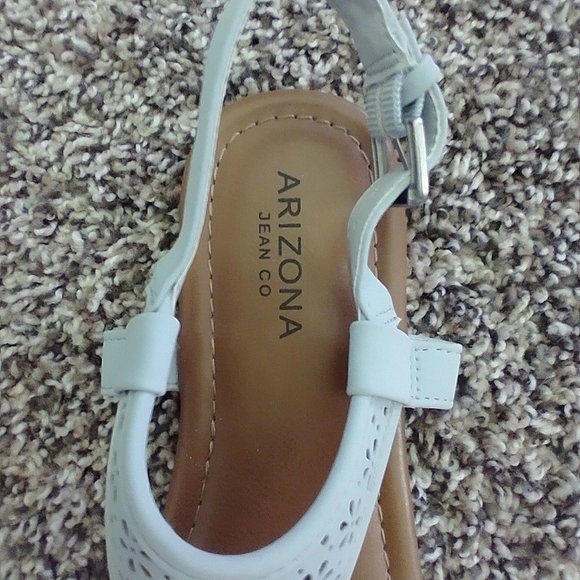 Light Blue Sandals Flats, size 7.5 - Picture 4 of 6